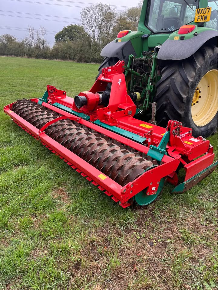 Kverneland NGS 101 4m Power Harrow