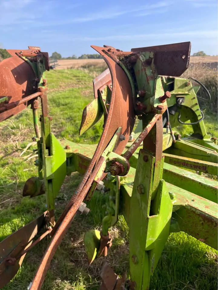 Dowdswell DP160S 7 Furrow
