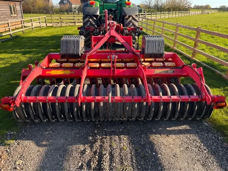 Vaderstad Carrier 300 3Metre Trailed c/w HEVA Combi Tiller