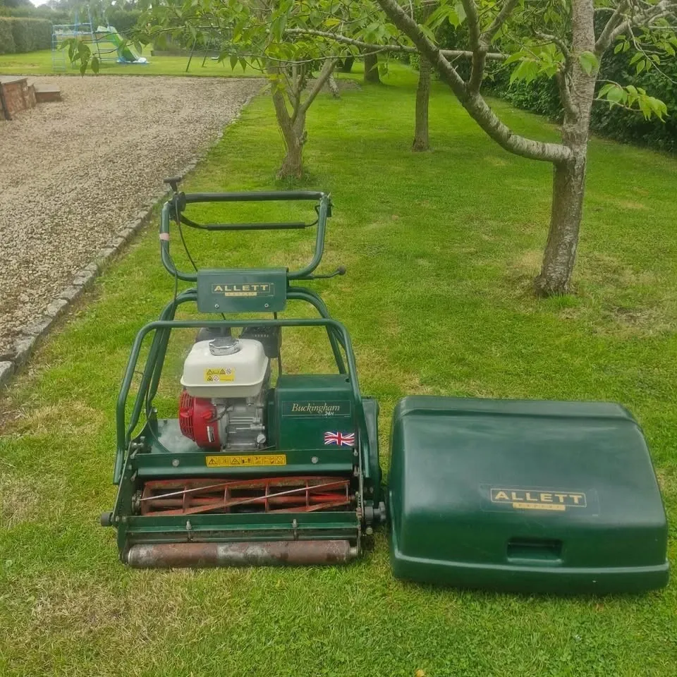 Allett Buckingham 24H Professional Petrol cylinder mower